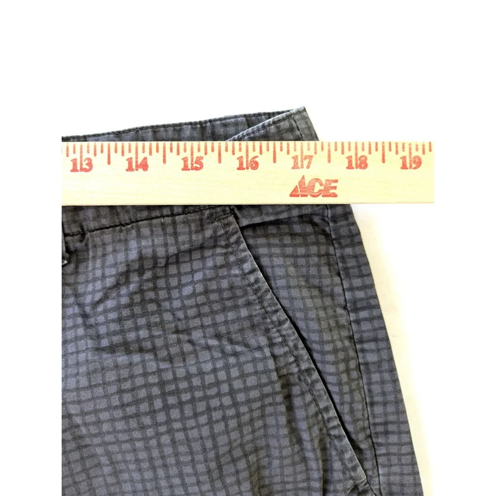 Calvin Klein Mens Grey Black Grid Pattern Cotton Shorts Size 36 Flat Casual